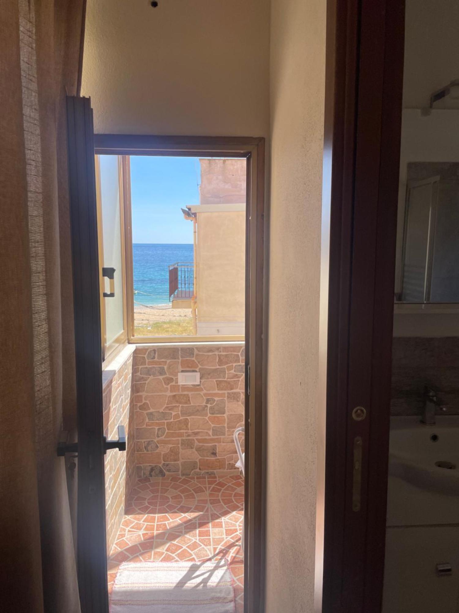 Fronte Mare Arenella Bed & Breakfast Palermo Bagian luar foto